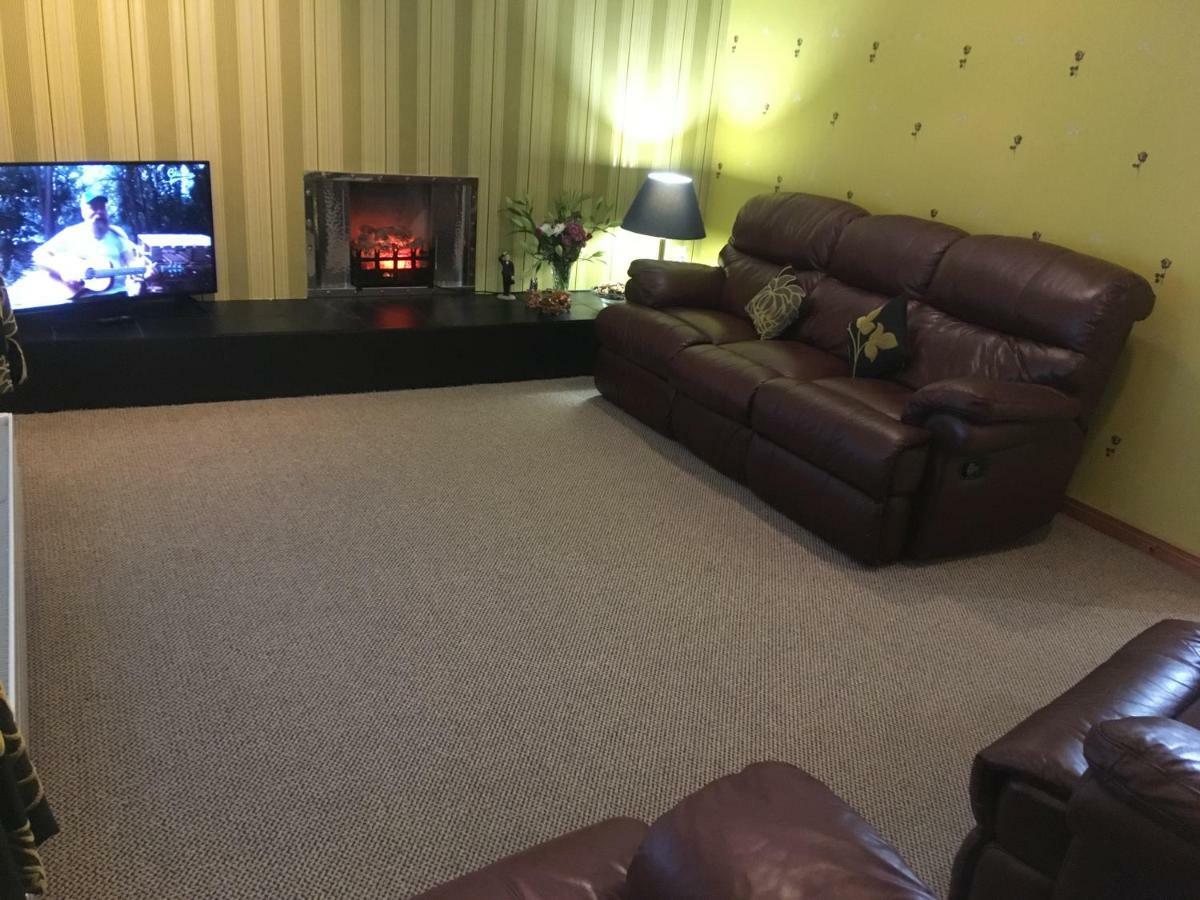 Burndavis Lodge 巴利米纳 外观 照片